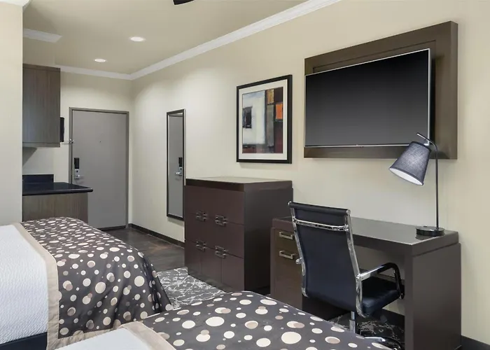 Best Western Premier Crown Chase Inn & Suites